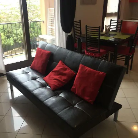 Via Acquedotto N. 66, Le Piramidi