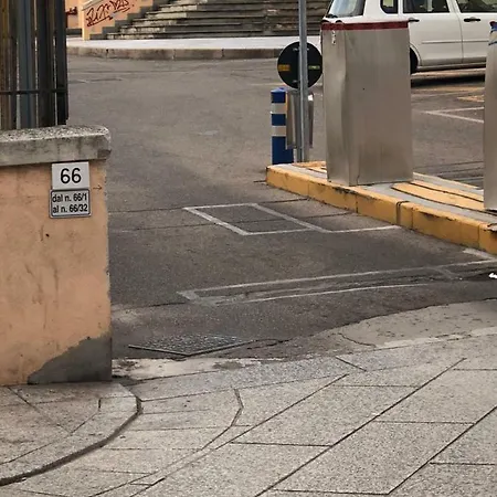 Via Acquedotto N. 66, Le Piramidi